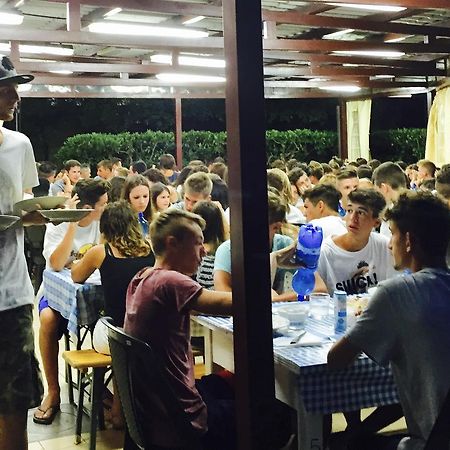 Ostello Apuano Marina Di Carrara Bagian luar foto