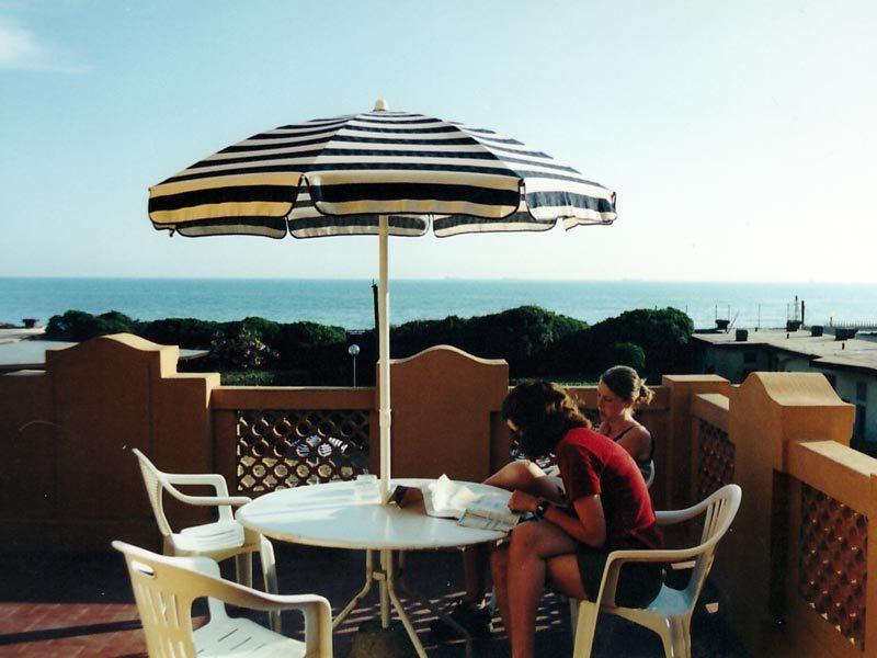 Ostello Apuano Marina Di Carrara Bagian luar foto