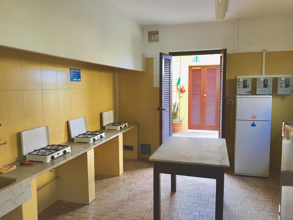 Ostello Apuano Marina Di Carrara Bagian luar foto