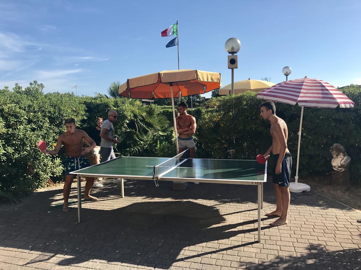 Ostello Apuano Marina Di Carrara Bagian luar foto